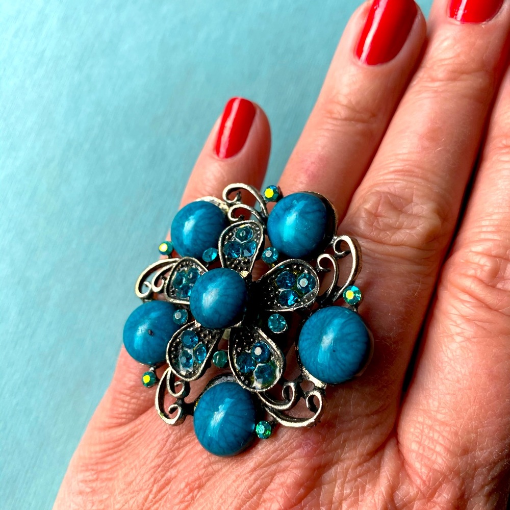 Fashionable adjustable ring